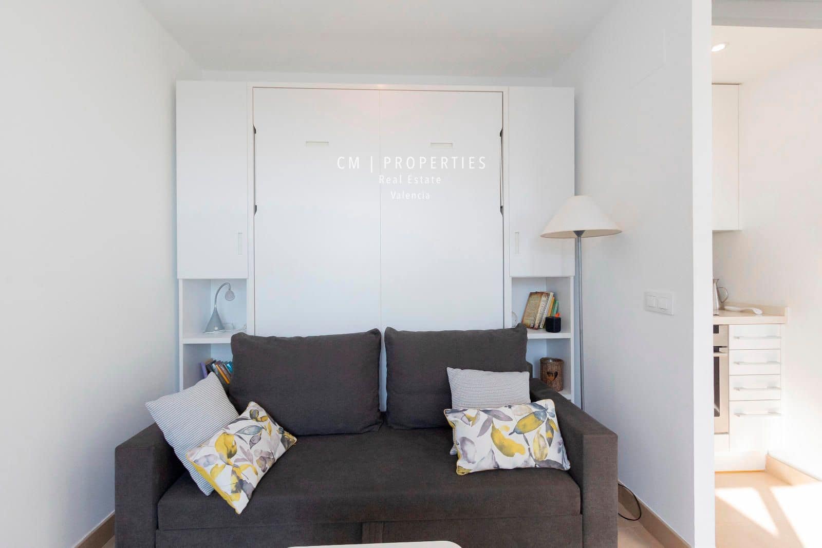 Penthouse til leie i Valencia by med svømmebasseng garasje - € 1 300 (Ref: 8437876)