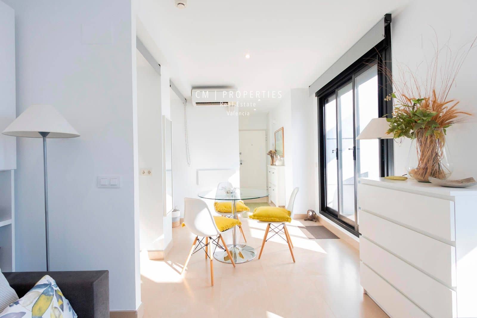 Penthouse til leie i Valencia by med svømmebasseng garasje - € 1 300 (Ref: 8437876)