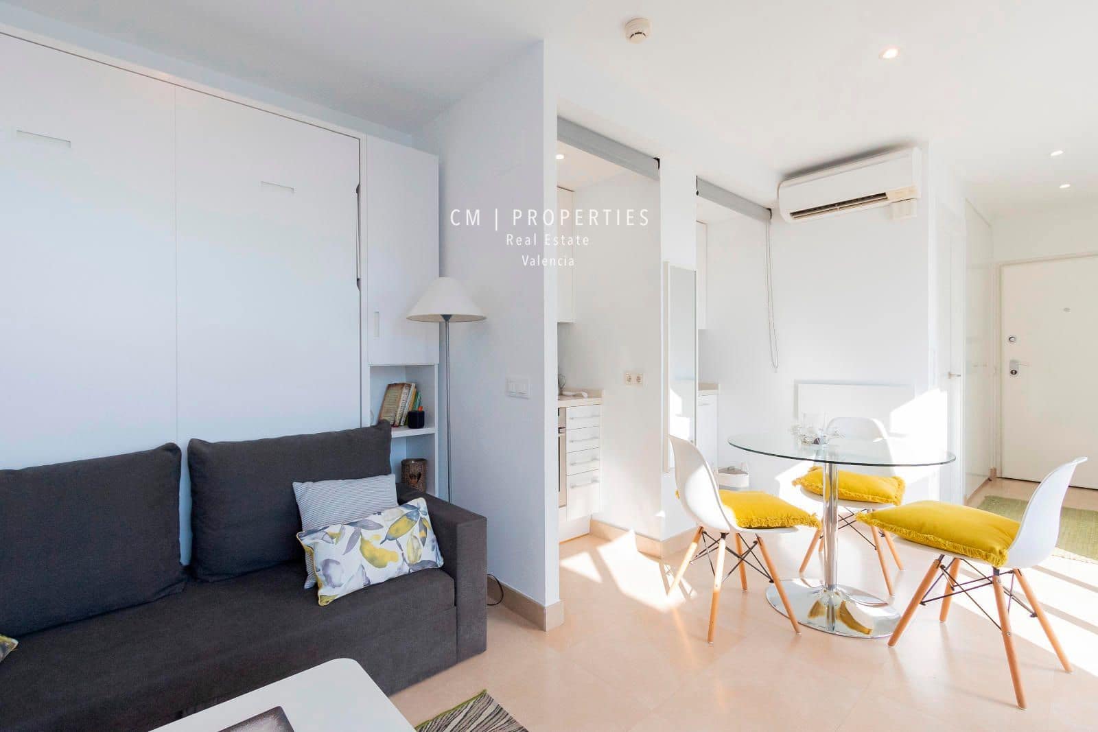 Penthouse til leie i Valencia by med svømmebasseng garasje - € 1 300 (Ref: 8437876)