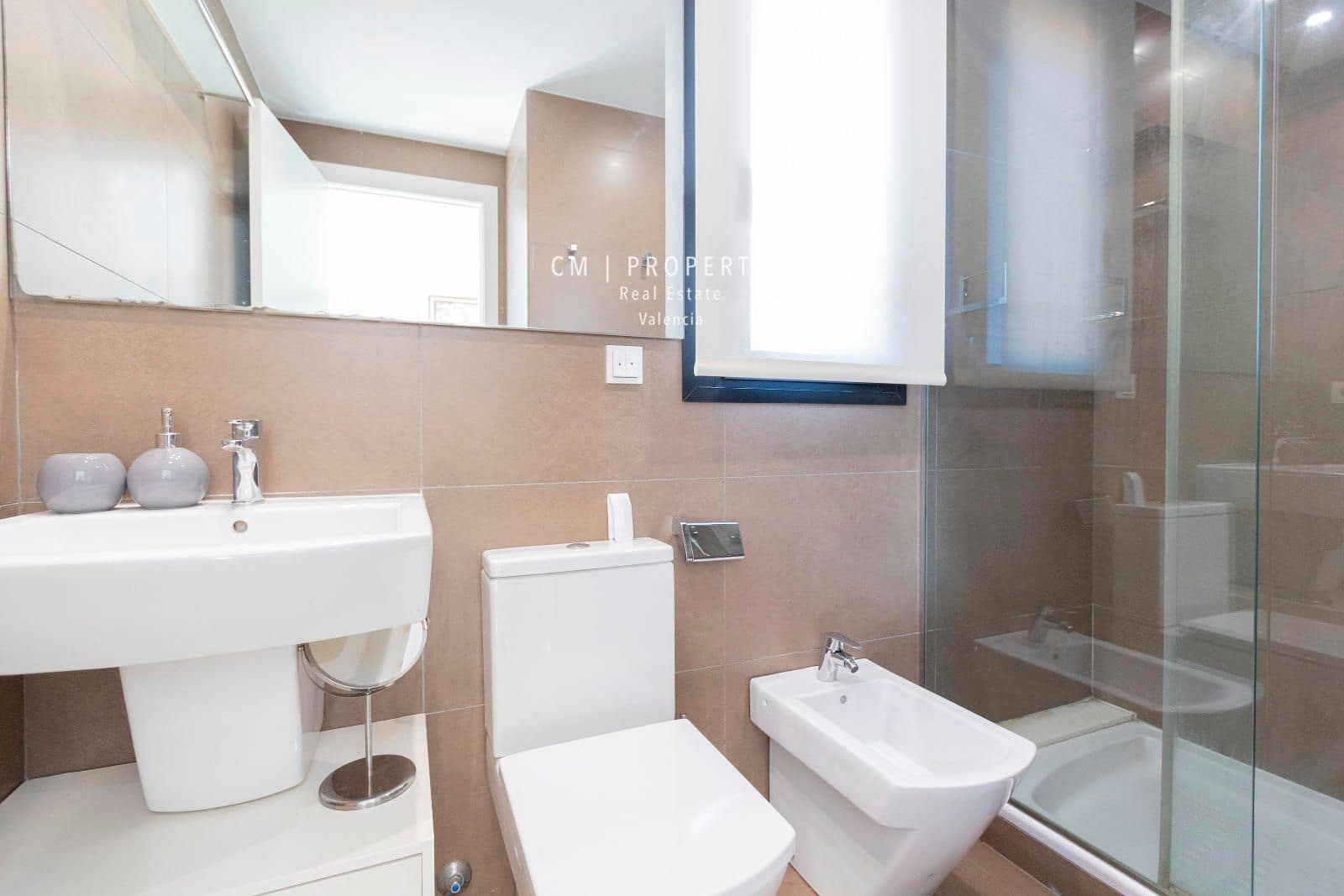 Penthouse til leie i Valencia by med svømmebasseng garasje - € 1 300 (Ref: 8437876)