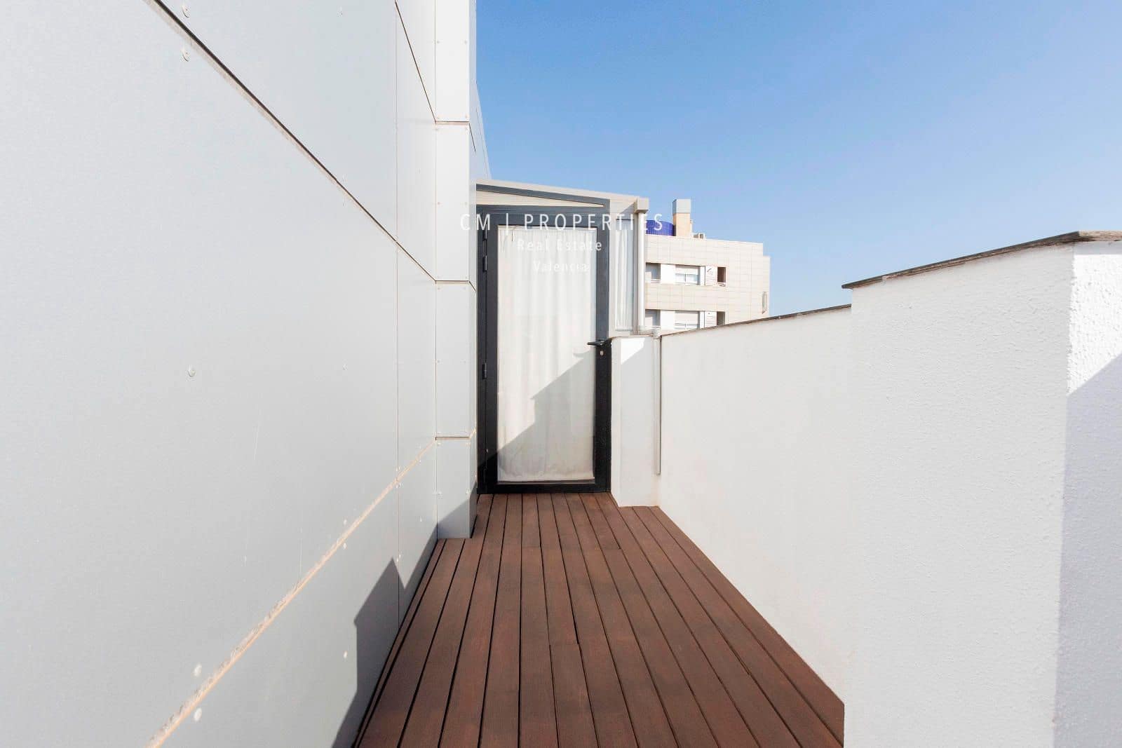 Penthouse til leie i Valencia by med svømmebasseng garasje - € 1 300 (Ref: 8437876)