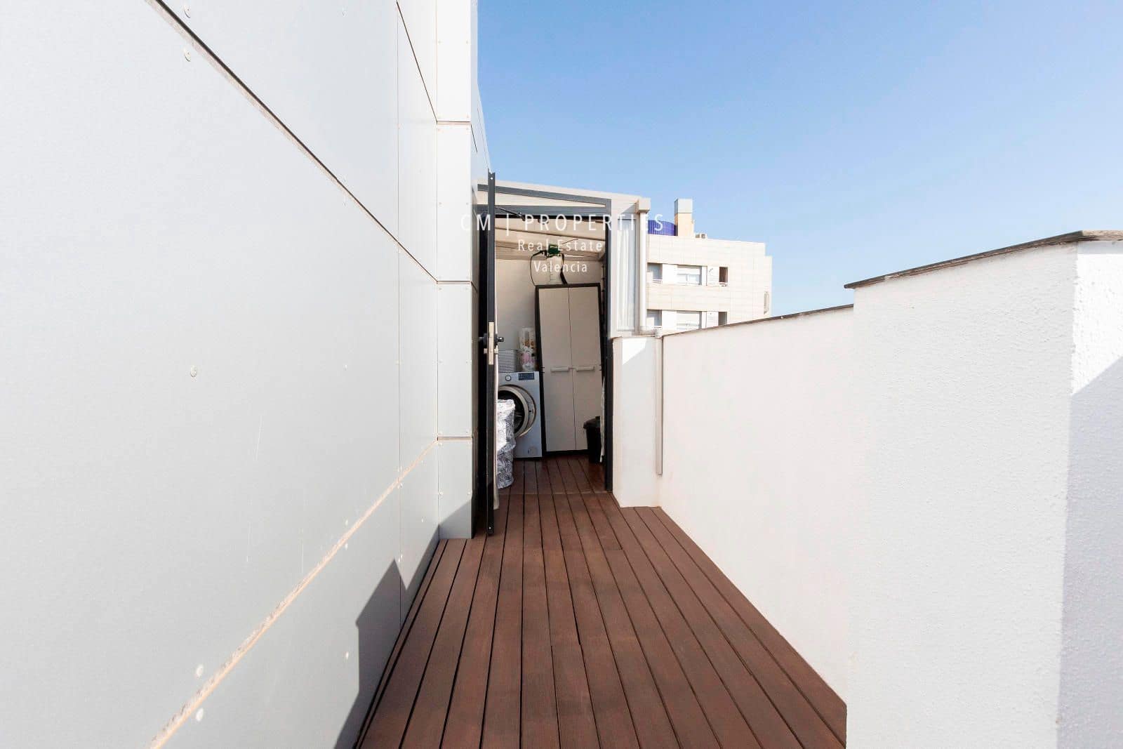 Penthouse til leie i Valencia by med svømmebasseng garasje - € 1 300 (Ref: 8437876)