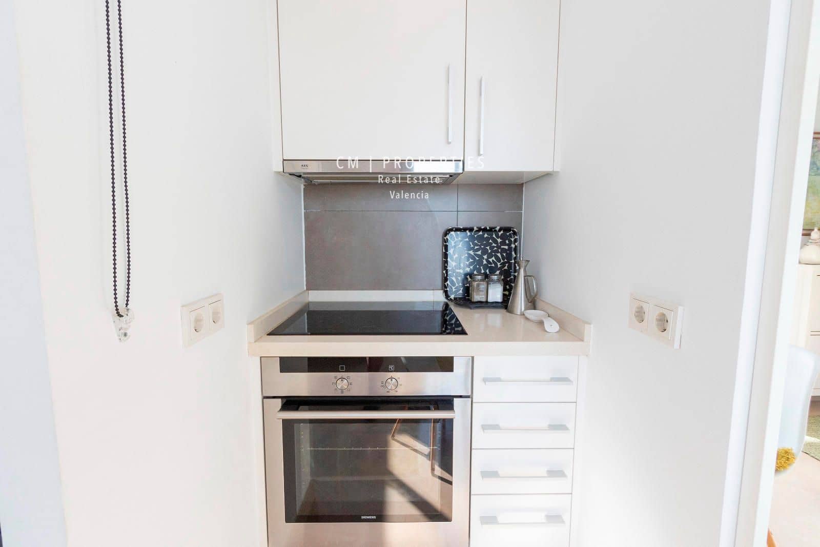 Penthouse til leie i Valencia by med svømmebasseng garasje - € 1 300 (Ref: 8437876)