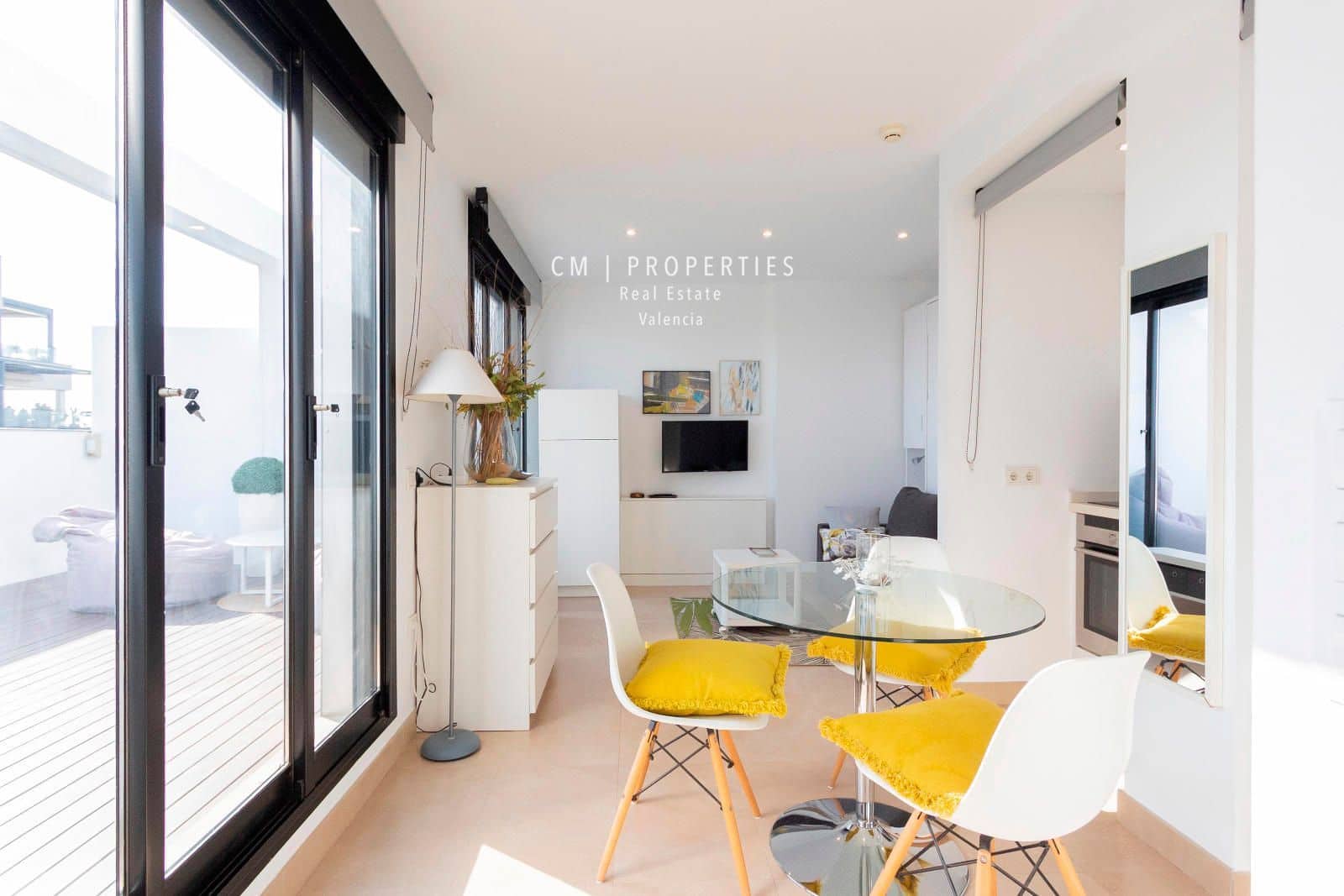 Penthouse til leie i Valencia by med svømmebasseng garasje - € 1 300 (Ref: 8437876)
