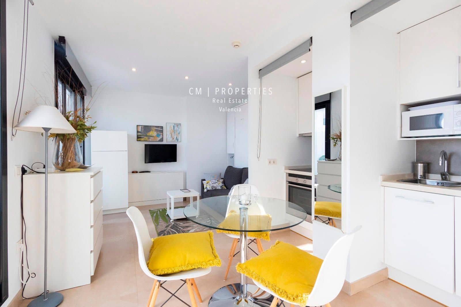 Penthouse til leie i Valencia by med svømmebasseng garasje - € 1 300 (Ref: 8437876)