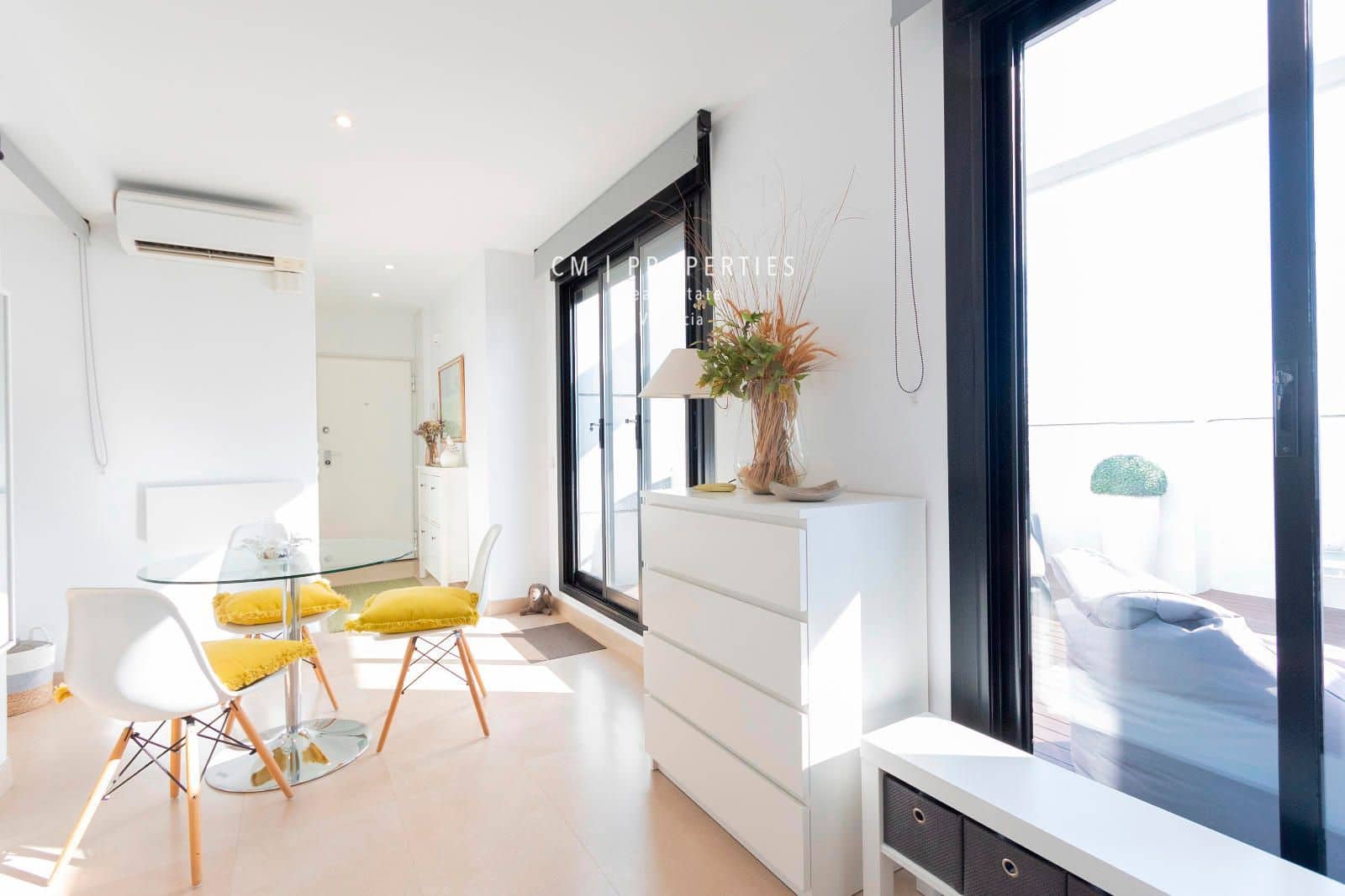 Penthouse til leie i Valencia by med svømmebasseng garasje - € 1 300 (Ref: 8437876)