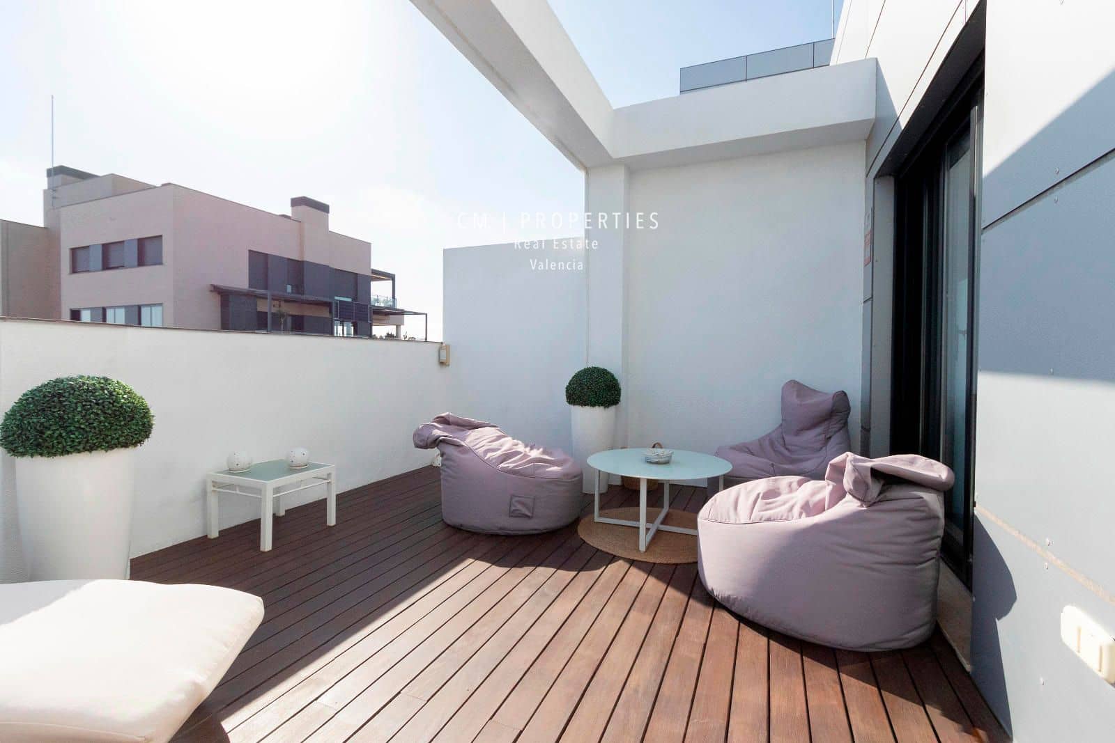 Penthouse til leie i Valencia by med svømmebasseng garasje - € 1 300 (Ref: 8437876)