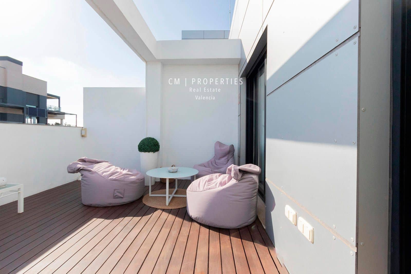 Penthouse til leie i Valencia by med svømmebasseng garasje - € 1 300 (Ref: 8437876)