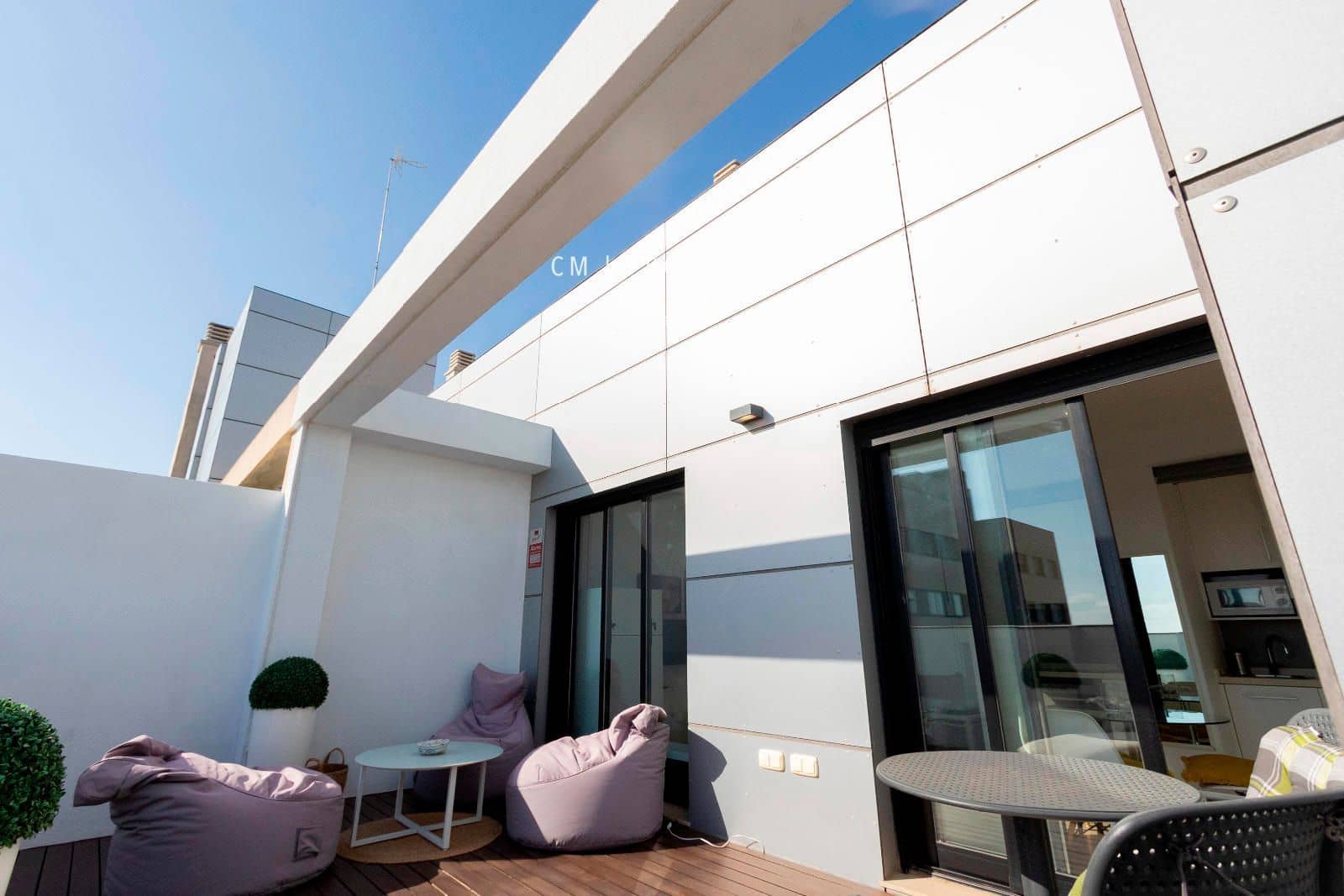 Penthouse til leie i Valencia by med svømmebasseng garasje - € 1 300 (Ref: 8437876)