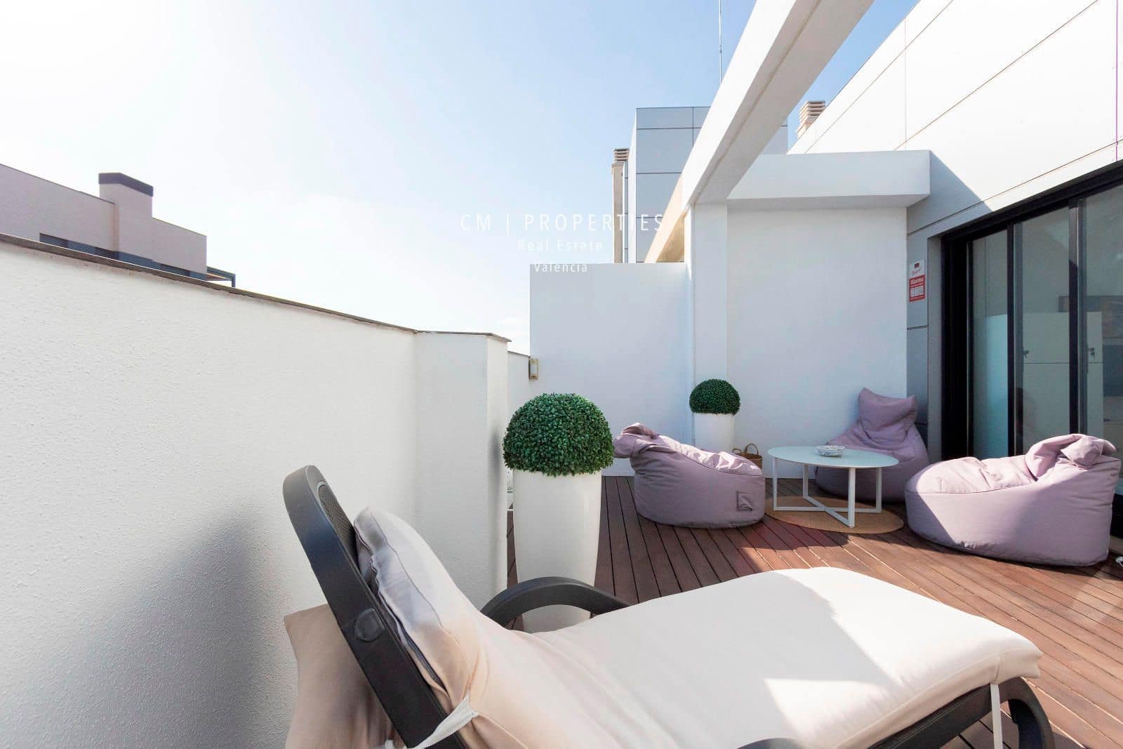 Penthouse til leie i Valencia by med svømmebasseng garasje - € 1 300 (Ref: 8437876)