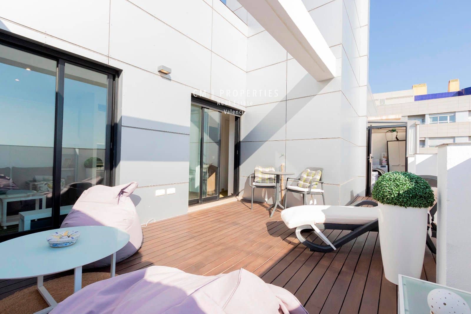 Penthouse til leie i Valencia by med svømmebasseng garasje - € 1 300 (Ref: 8437876)