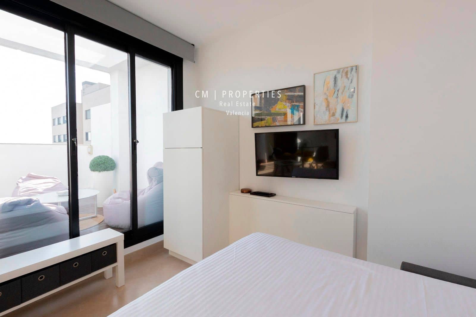 Penthouse til leie i Valencia by med svømmebasseng garasje - € 1 300 (Ref: 8437876)