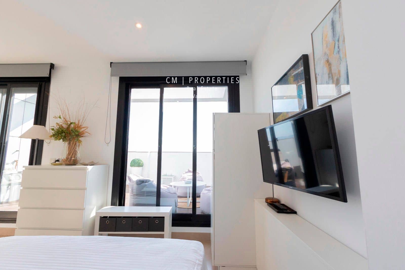 Penthouse til leie i Valencia by med svømmebasseng garasje - € 1 300 (Ref: 8437876)