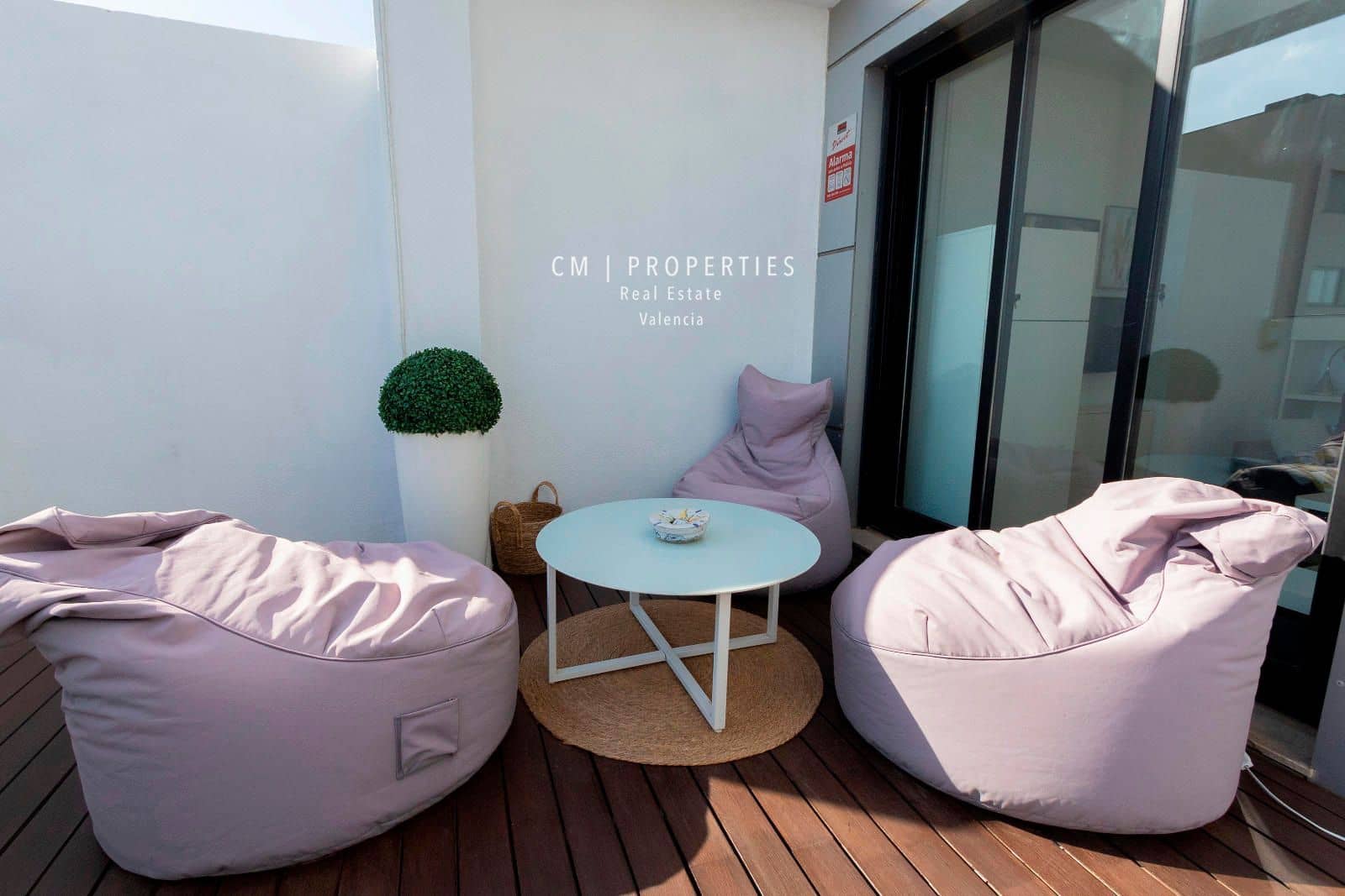 Penthouse til leie i Valencia by med svømmebasseng garasje - € 1 300 (Ref: 8437876)