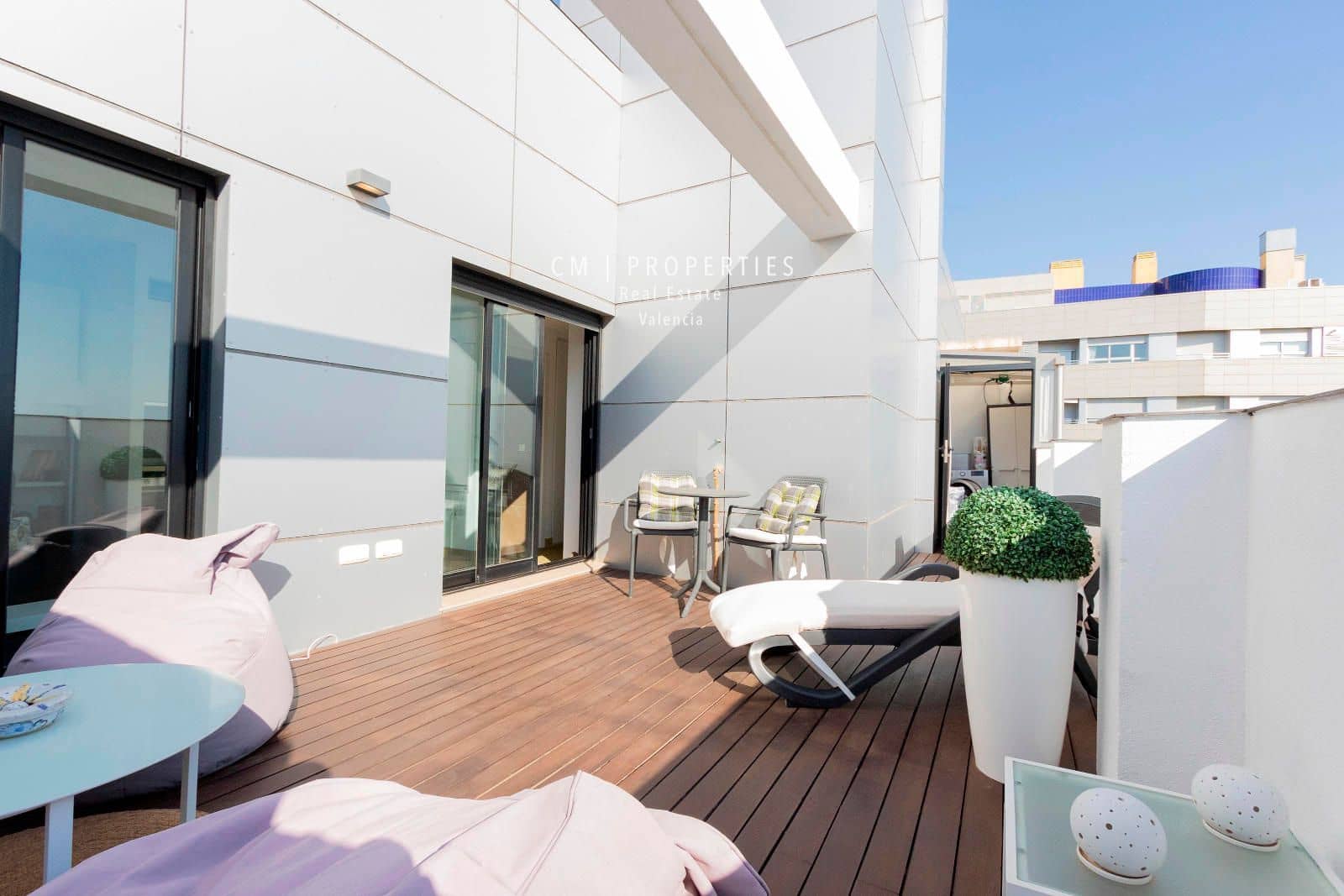 Penthouse til leie i Valencia by med svømmebasseng garasje - € 1 300 (Ref: 8437876)