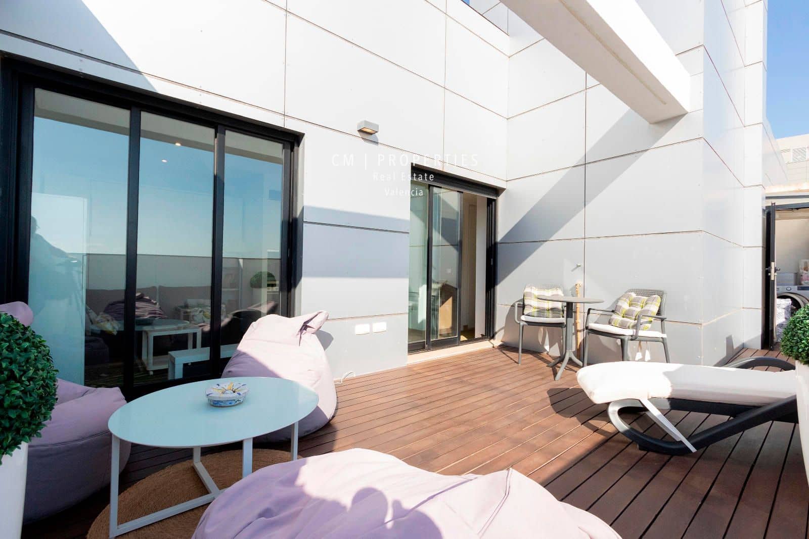 Penthouse til leie i Valencia by med svømmebasseng garasje - € 1 300 (Ref: 8437876)