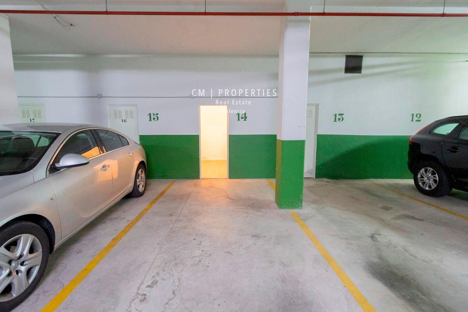 Penthouse til leie i Valencia by med svømmebasseng garasje - € 1 300 (Ref: 8437876)