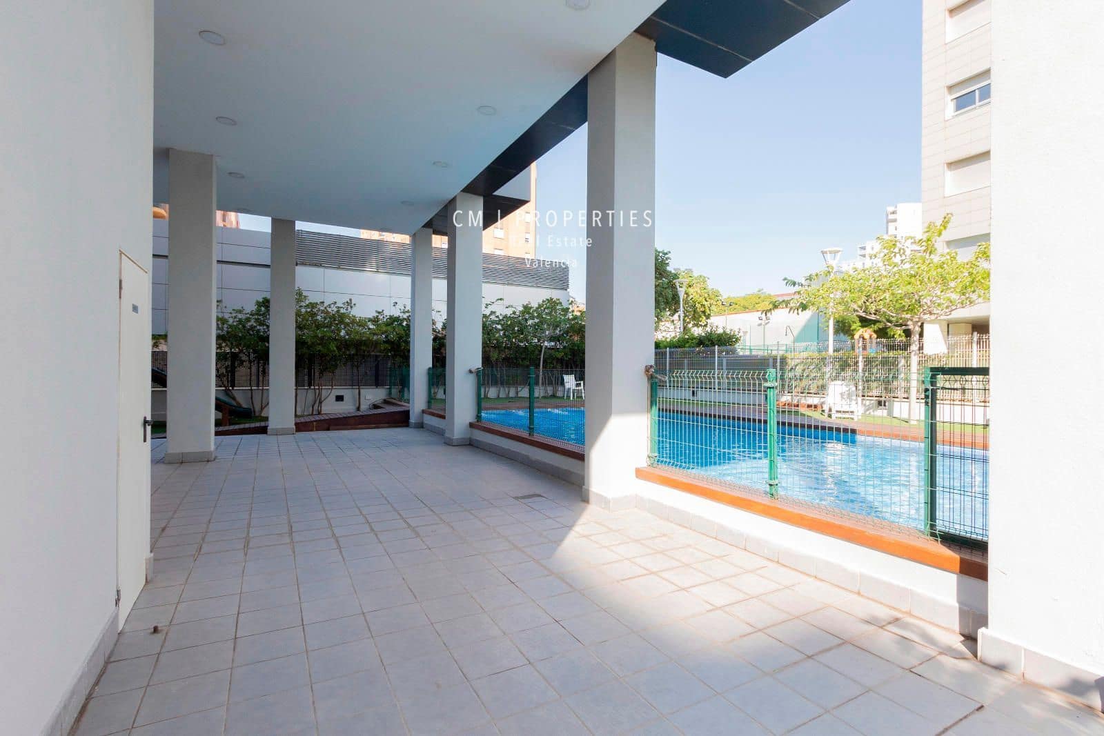 Penthouse til leie i Valencia by med svømmebasseng garasje - € 1 300 (Ref: 8437876)