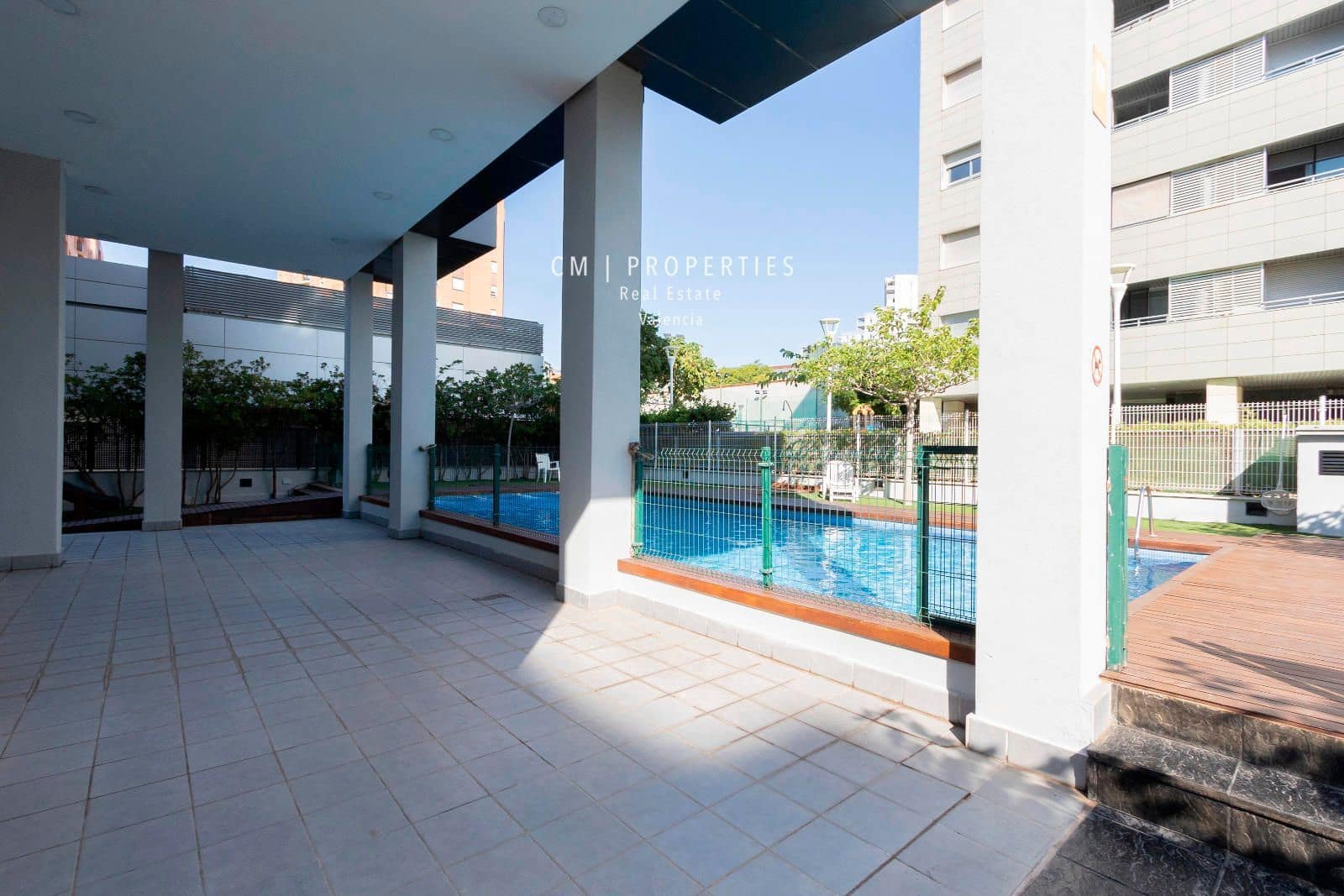 Penthouse til leie i Valencia by med svømmebasseng garasje - € 1 300 (Ref: 8437876)