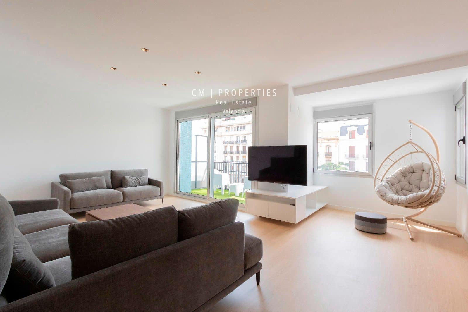 4 bedroom Flat for rent in Valencia city - € 3,800 (Ref: 8449667)