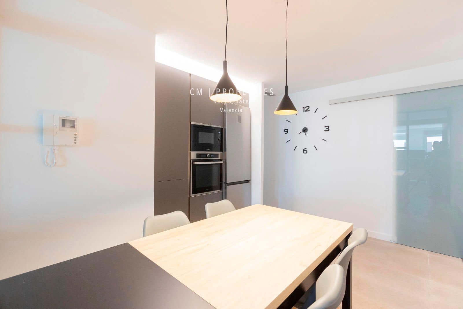4 bedroom Flat for rent in Valencia city - € 3,800 (Ref: 8449667)