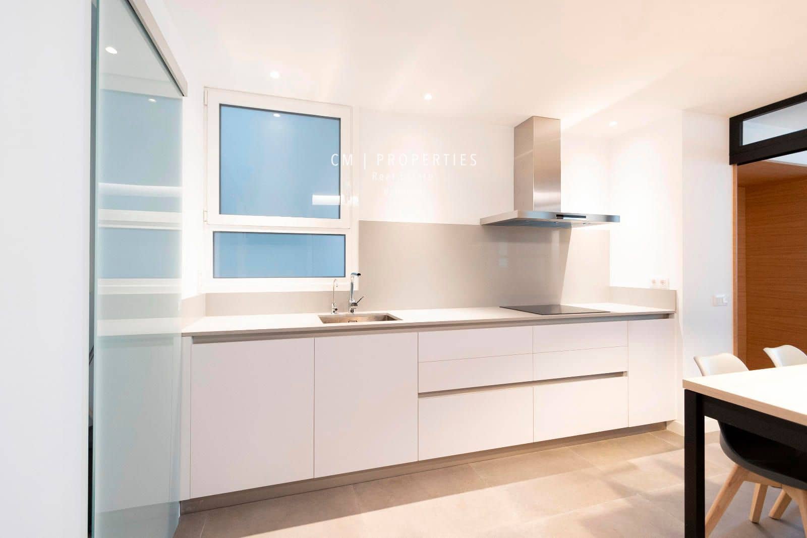 4 bedroom Flat for rent in Valencia city - € 3,800 (Ref: 8449667)