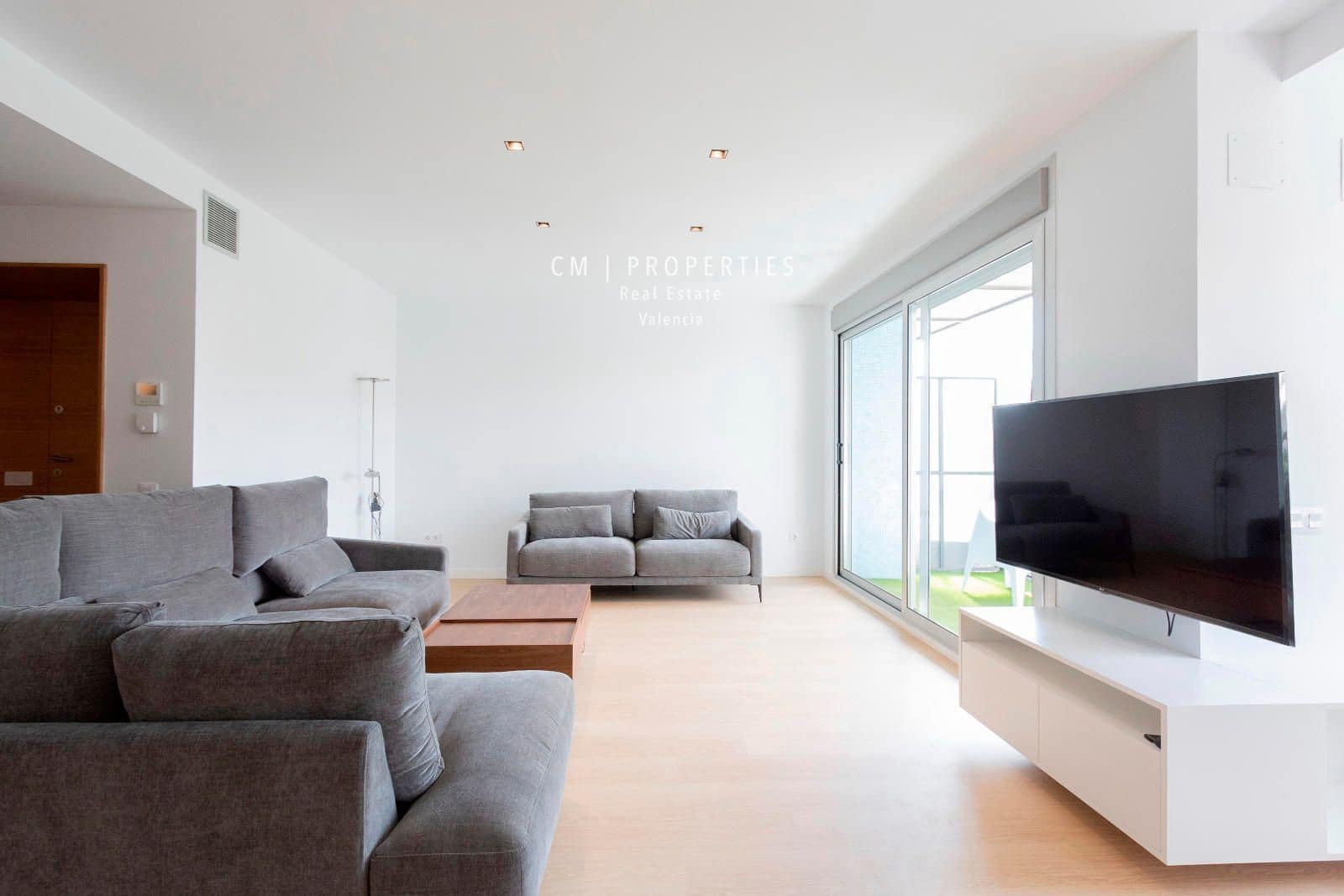 4 bedroom Flat for rent in Valencia city - € 3,800 (Ref: 8449667)