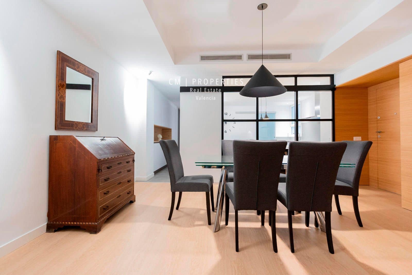 4 bedroom Flat for rent in Valencia city - € 3,800 (Ref: 8449667)
