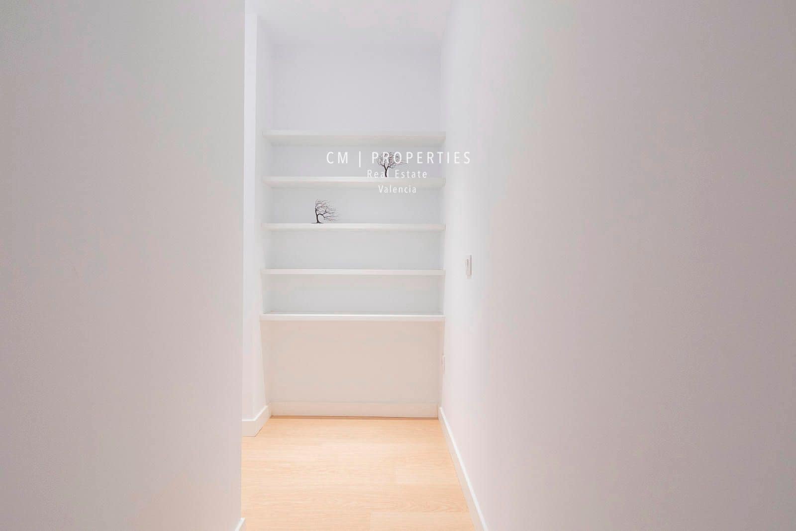 4 bedroom Flat for rent in Valencia city - € 3,800 (Ref: 8449667)