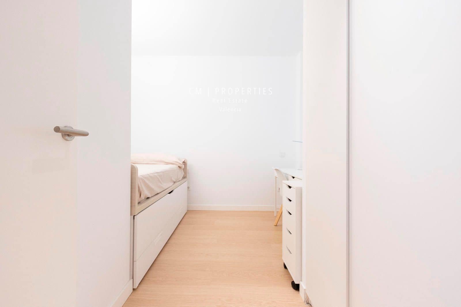 4 bedroom Flat for rent in Valencia city - € 3,800 (Ref: 8449667)
