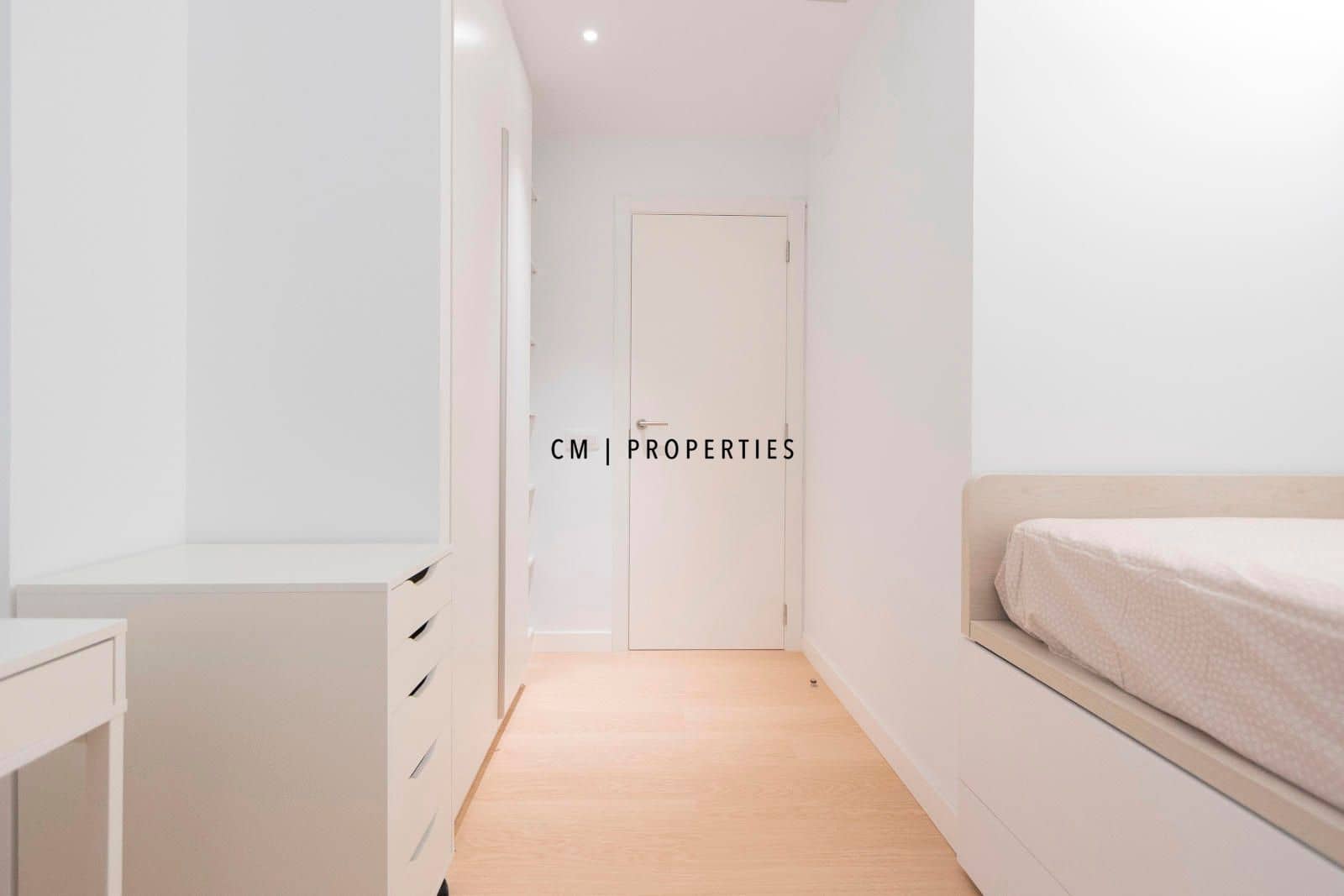 4 bedroom Flat for rent in Valencia city - € 3,800 (Ref: 8449667)