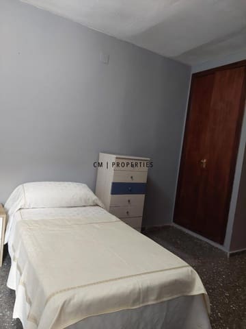4 soveværelse Lejlighed til leje i Ciutat Jardi, Valencia by - € 450 (Ref: 8464023)