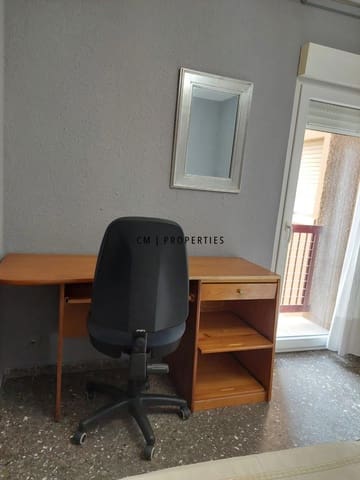 4 makuuhuone Huoneisto vuokrattavana paikassa Ciutat Jardi, Valencia kaupunki - 390 € (Ref: 8464023)