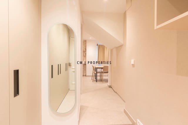 1 bedroom Penthouse for sale in Sant Francesc, Valencia city - € 220,000 (Ref: 8471436)