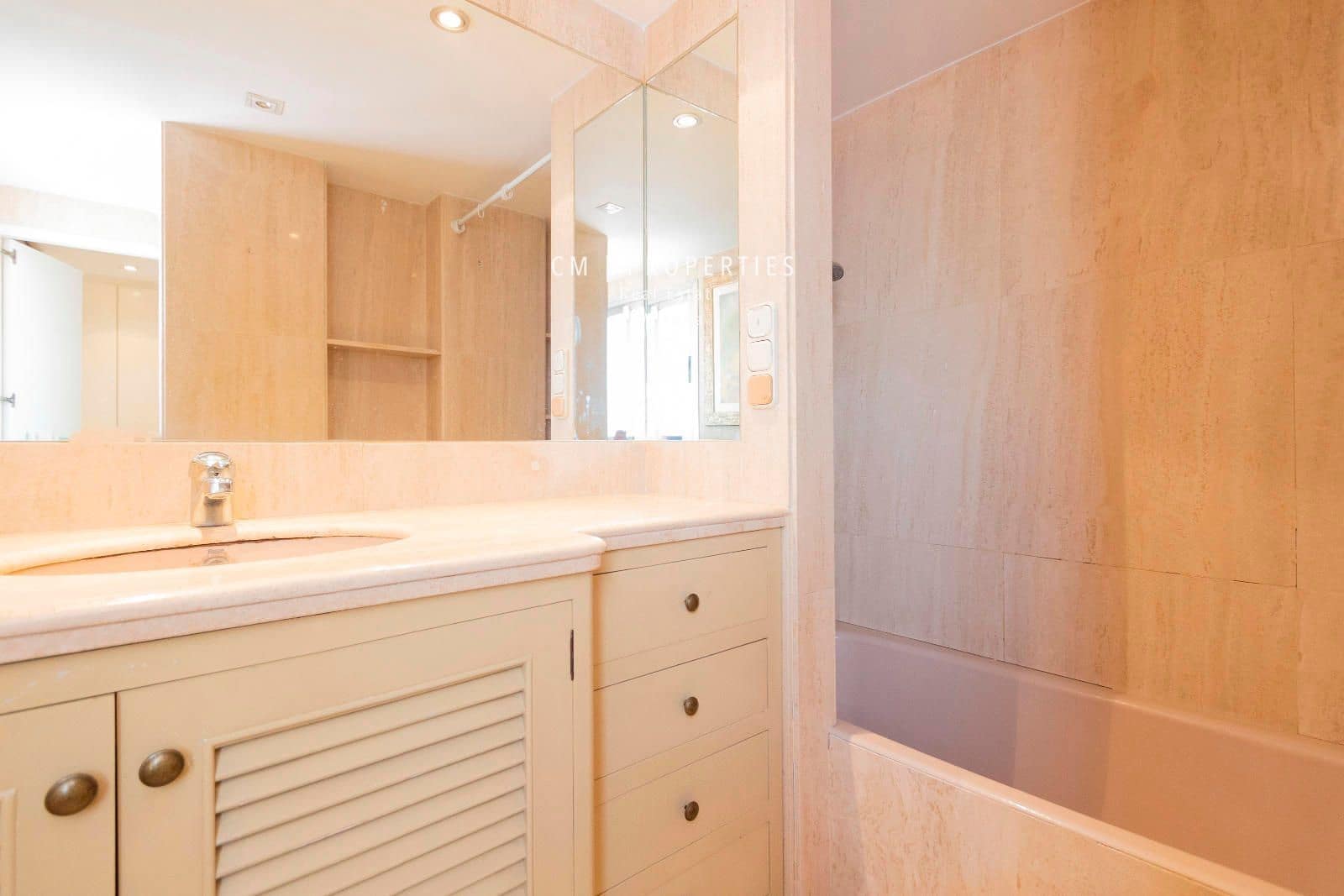 Appartement de 3 chambres à louer à Valence ville - 1 900 € (Ref: 8510565)