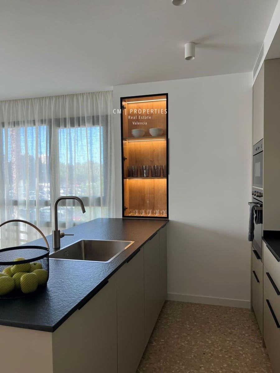 4 quarto Apartamento para arrendar em Valencia cidade com garagem - 2 800 € (Ref: 8515629)