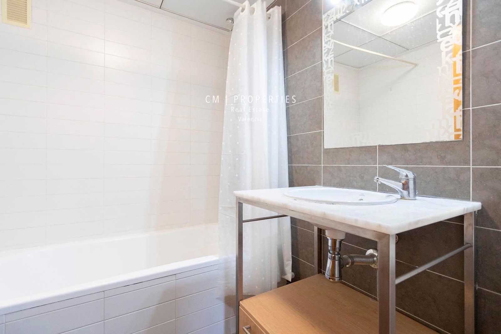 1 soverom Leilighet til leie i Valencia by med svømmebasseng garasje - € 1 400 (Ref: 8541539)
