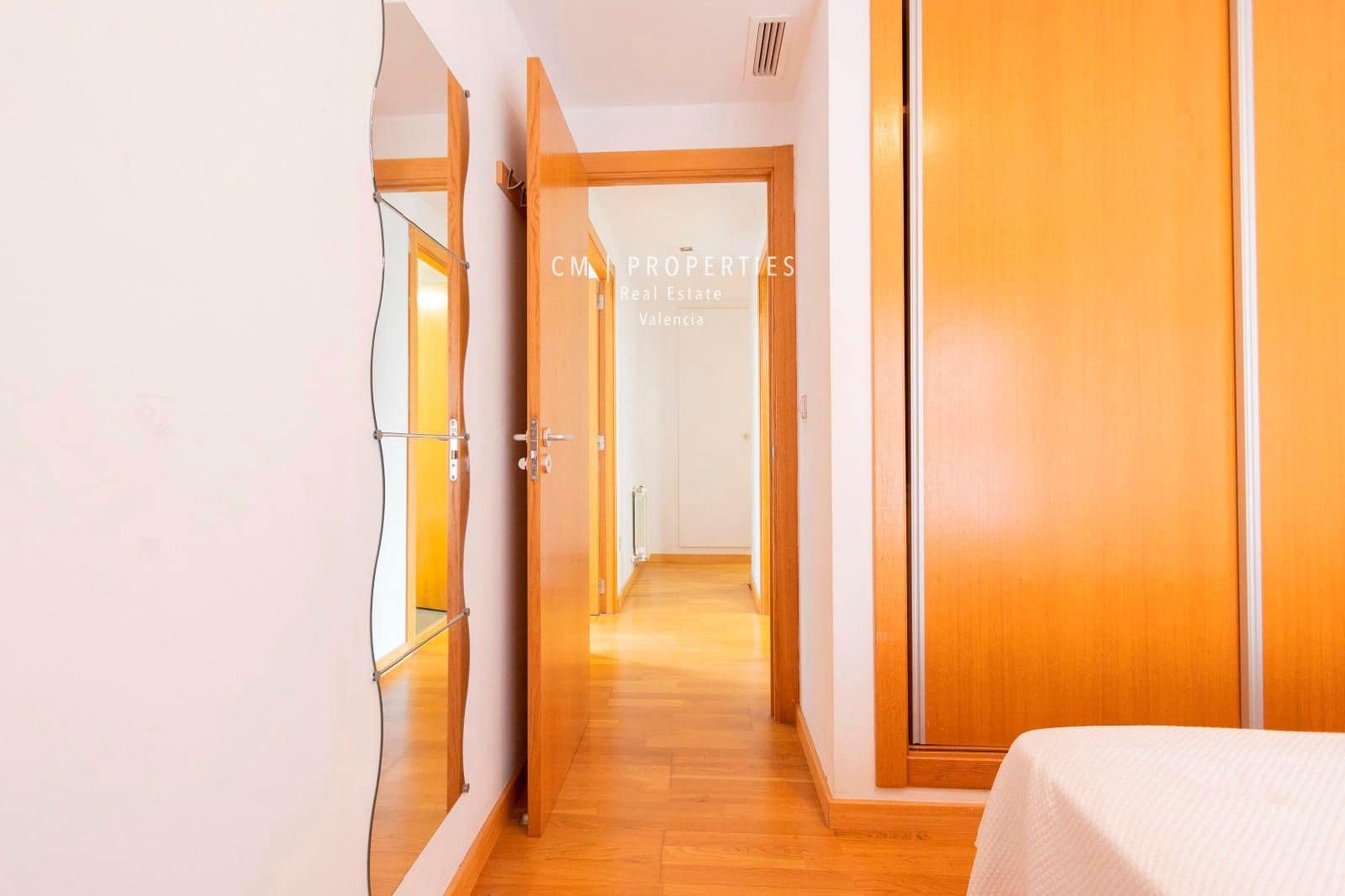 1 soverom Leilighet til leie i Valencia by med svømmebasseng garasje - € 1 400 (Ref: 8541539)
