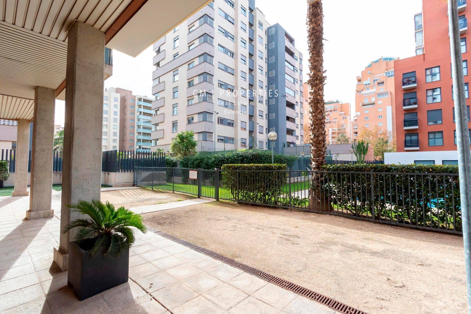 1 soverom Leilighet til leie i Valencia by med svømmebasseng garasje - € 1 400 (Ref: 8541539)