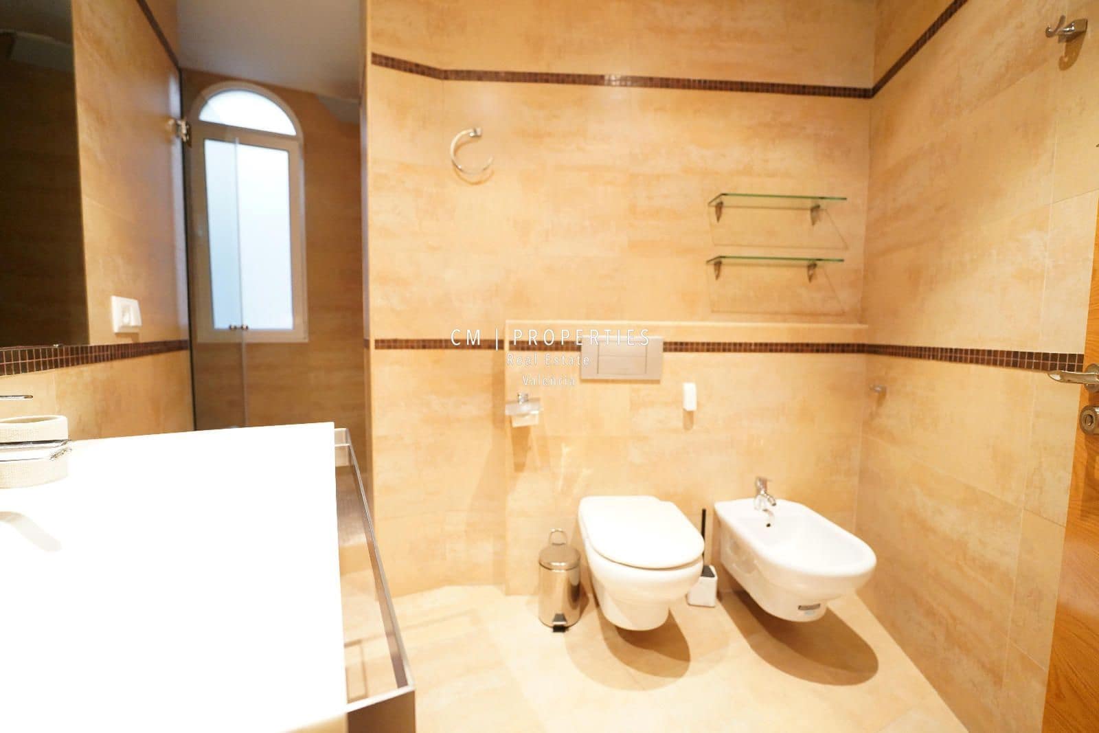 2 quarto Apartamento para arrendar em Valencia cidade - 2 000 € (Ref: 8579102)