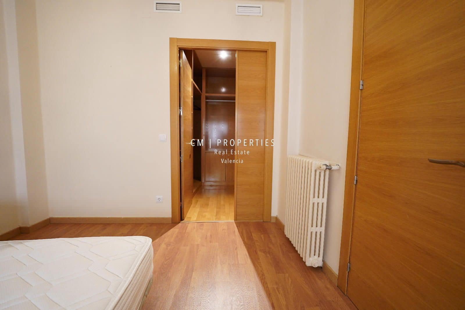 2 quarto Apartamento para arrendar em Valencia cidade - 2 000 € (Ref: 8579102)