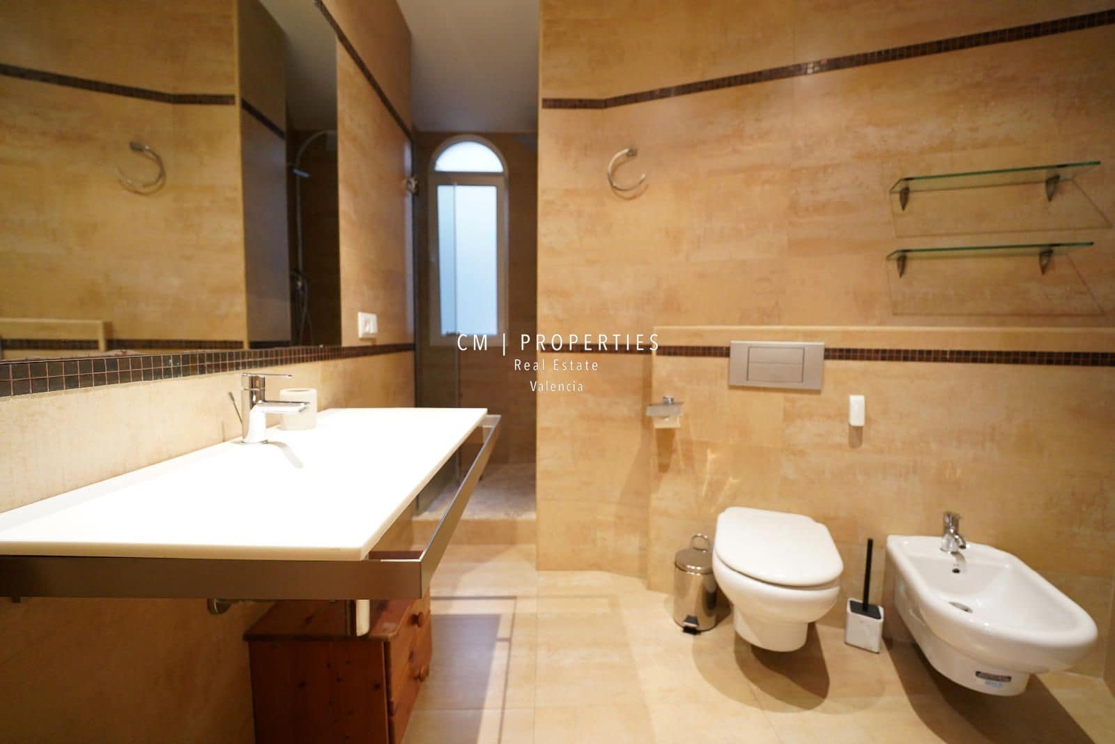 2 quarto Apartamento para arrendar em Valencia cidade - 2 000 € (Ref: 8579102)