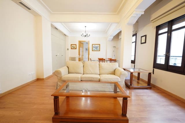 2 quarto Apartamento para arrendar em Ciutat Vella, Valência cidade - 2 000 € (Ref: 8579102)