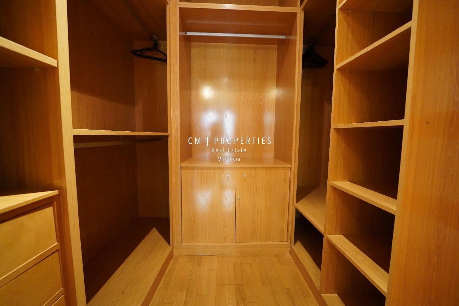 2 quarto Apartamento para arrendar em Valencia cidade - 2 000 € (Ref: 8579102)