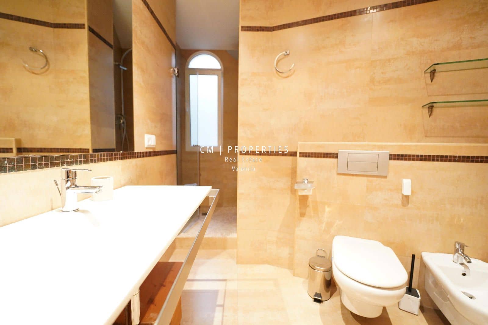 2 quarto Apartamento para arrendar em Valencia cidade - 2 000 € (Ref: 8579102)