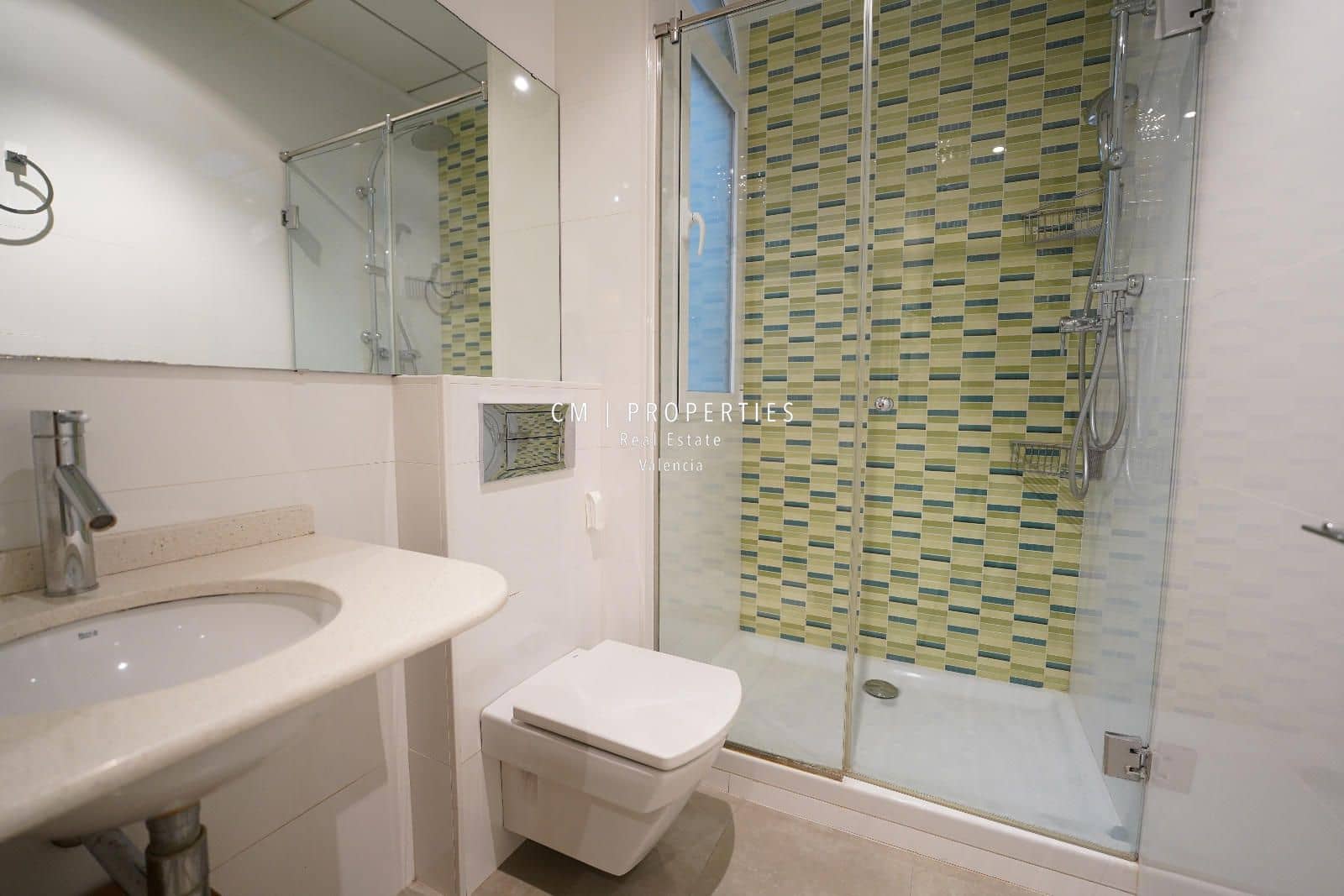2 quarto Apartamento para arrendar em Valencia cidade - 2 000 € (Ref: 8579102)