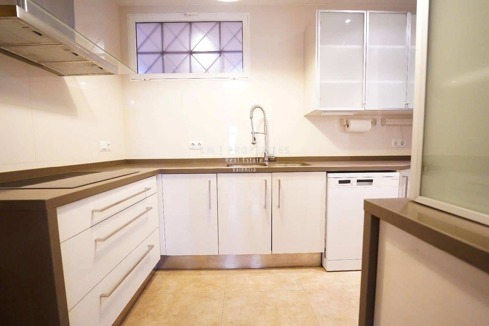 2 quarto Apartamento para arrendar em Valencia cidade - 2 000 € (Ref: 8579102)