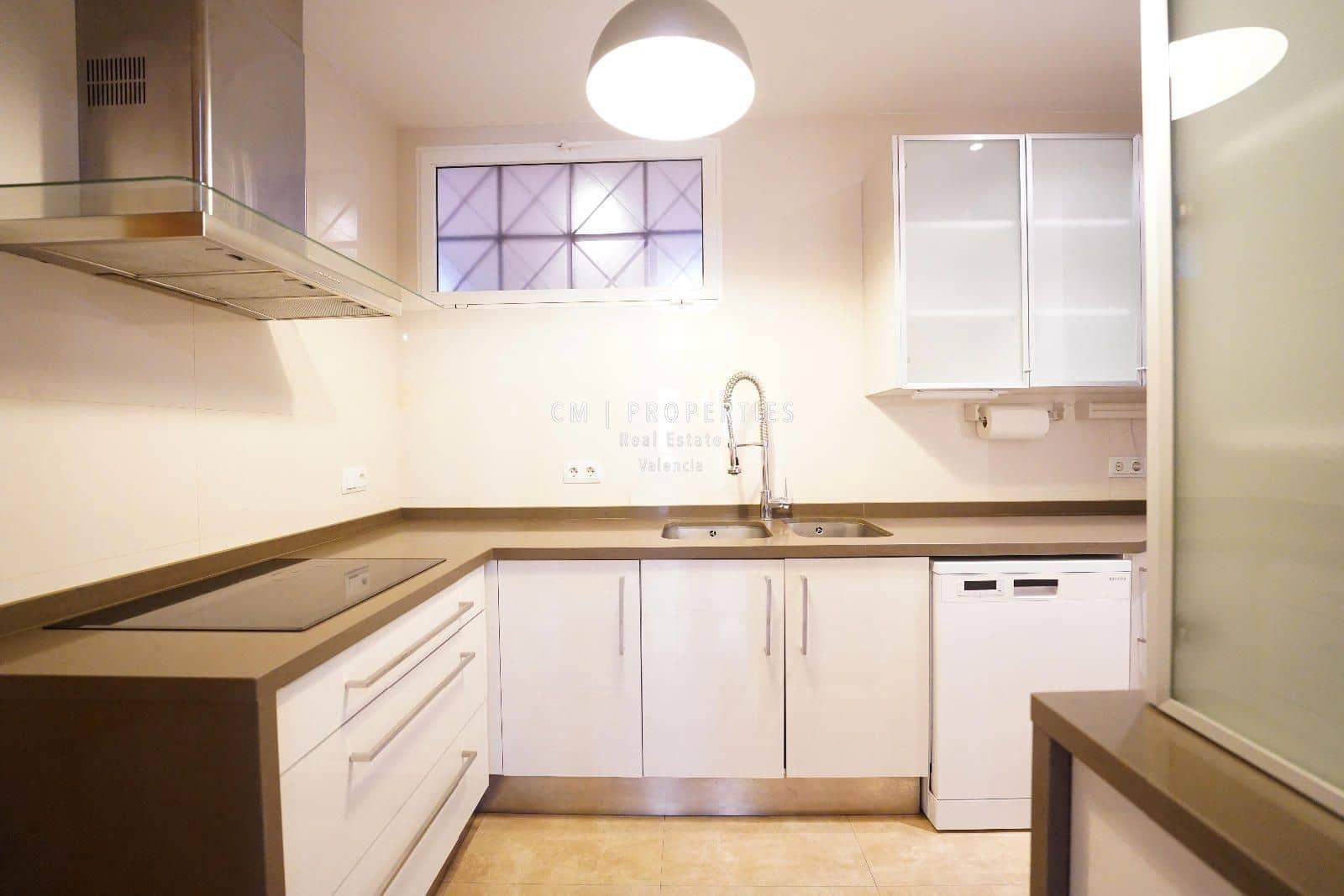 2 quarto Apartamento para arrendar em Valencia cidade - 2 000 € (Ref: 8579102)