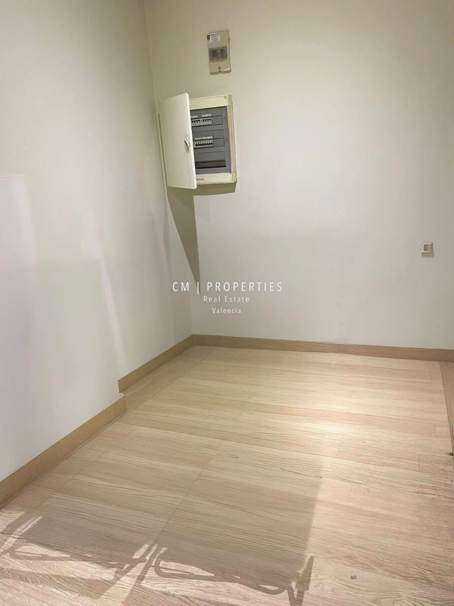 Erhverv til salg i Valencia by - € 175.000 (Ref: 8589886)