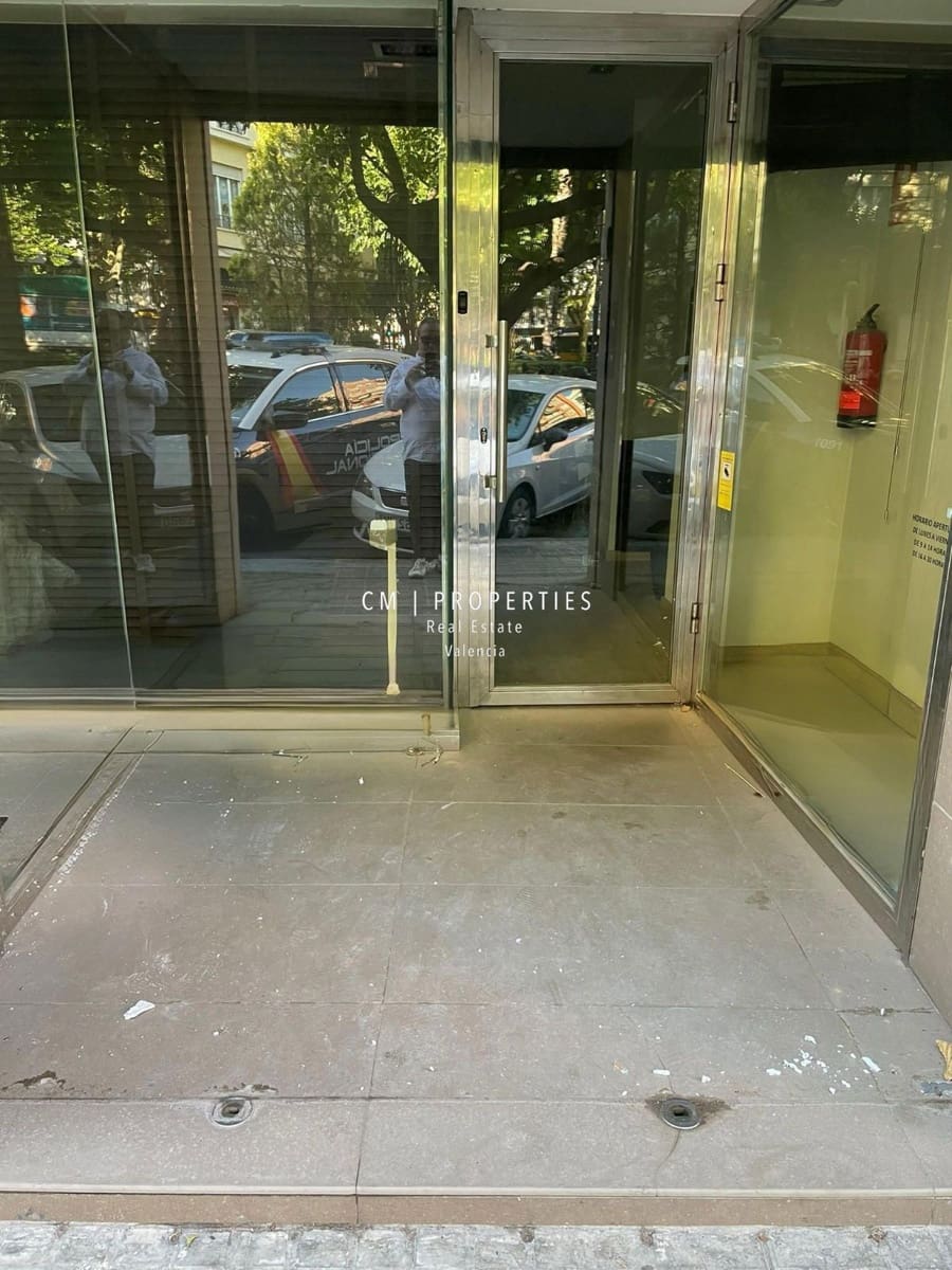 Erhverv til salg i Valencia by - € 175.000 (Ref: 8589886)